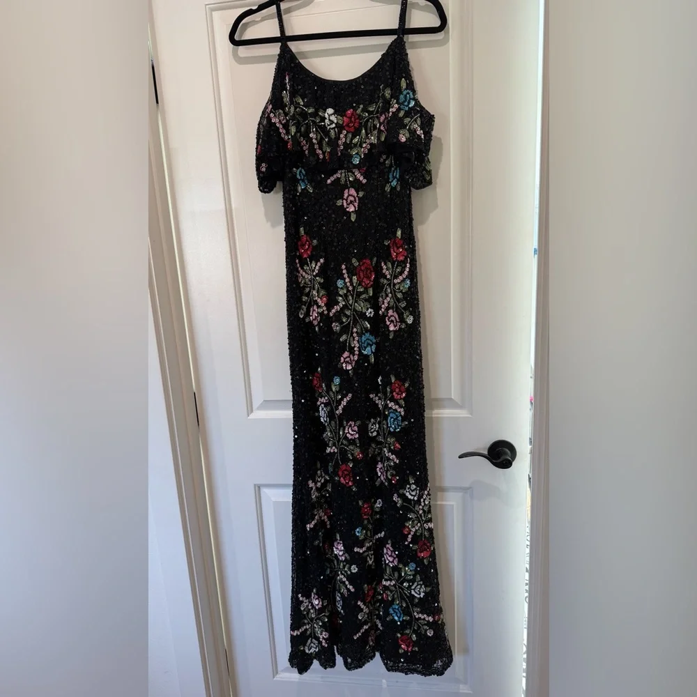 Beaded & sequined embellished floral evening dress by Mac Duggal - Picture 2 of 10